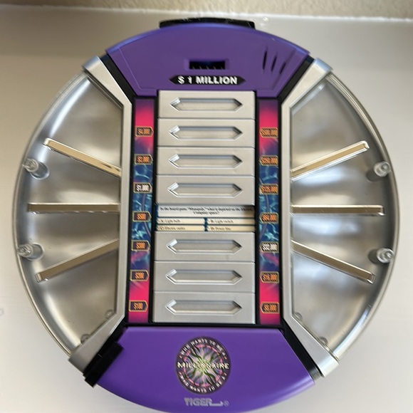 New Who Wants To Be A Millionaire Game.
New Out of Box. - Picture 2 of 7
